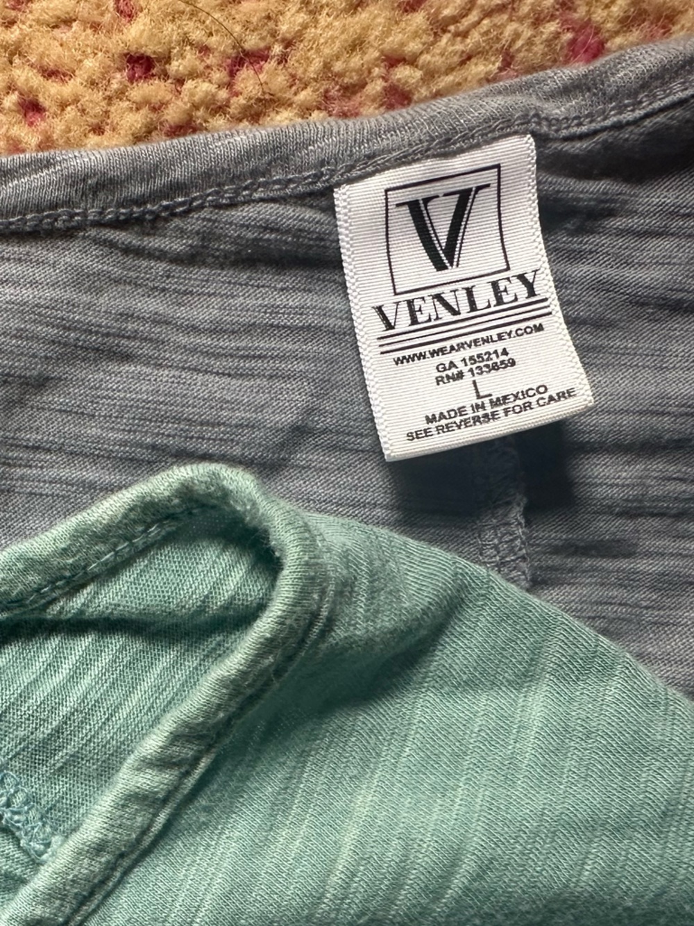 Venley large t shirts Seafoam green & black v neck - Picture 3 of 5